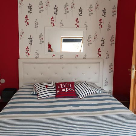 Chambre Au Nuit Etoile Et Jacuzzi Prive Bed & Breakfast Pleuven Dış mekan fotoğraf