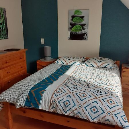 Chambre Au Nuit Etoile Et Jacuzzi Prive Bed & Breakfast Pleuven Dış mekan fotoğraf