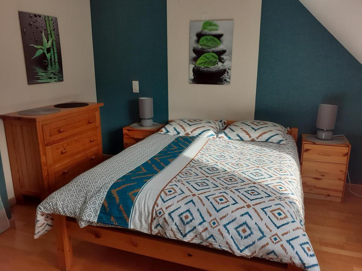 Chambre Au Nuit Etoile Et Jacuzzi Prive Bed & Breakfast Pleuven Dış mekan fotoğraf