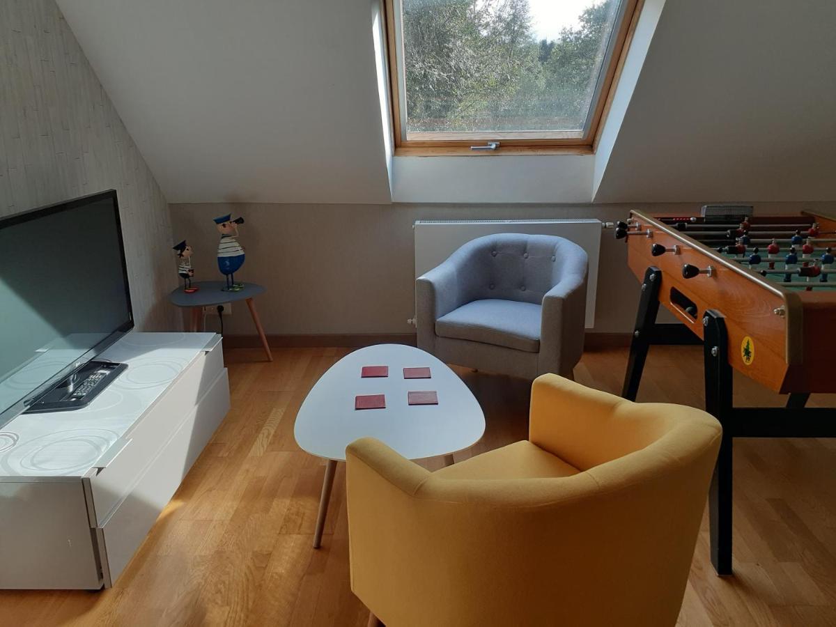 Chambre Au Nuit Etoile Et Jacuzzi Prive Bed & Breakfast Pleuven Dış mekan fotoğraf